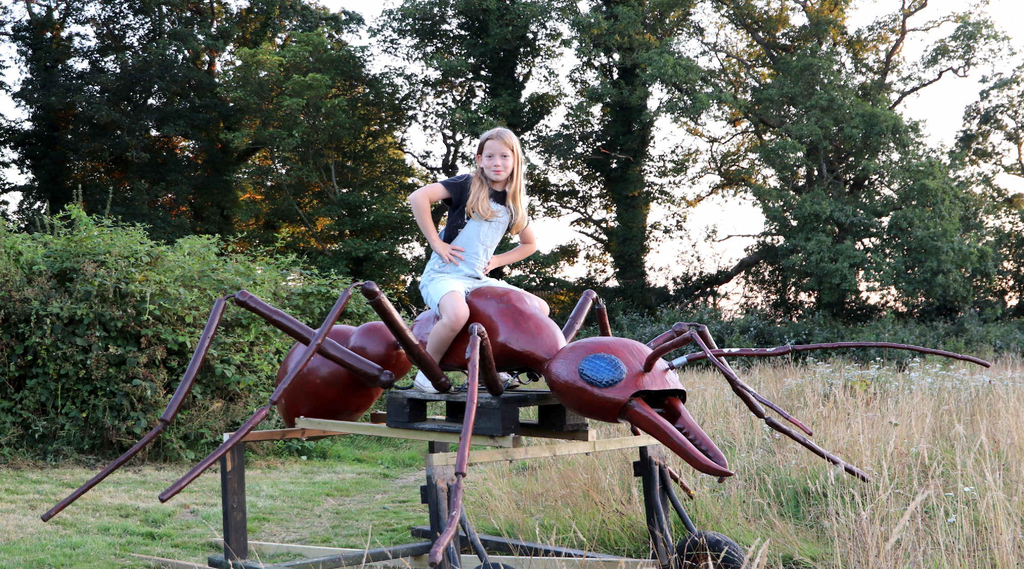 Julia Roberts, riding Anthony, the Magic Dinobot